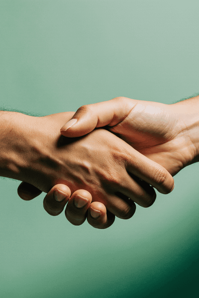 Contactsectie van Amstellie Studio met oproep voor vrijblijvend gesprek en offerteaanvraag